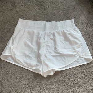 Woinen's High-Rise Crinkle Shorts - All in Motion — White — Large